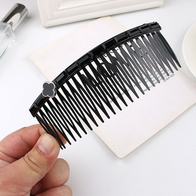 Hair-breaking magic tool: Female seamless upside-down hairpin, bangs hair-breaking comb, hair-organizing magic tool, back of the head clip, headwear, hair clip Application Scenario