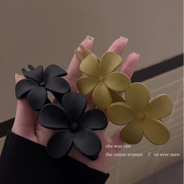 Acrylic flower duckbill clip matte large hairpin summer new style back head coil hair clip hair accessory with a high-end feel details Picture