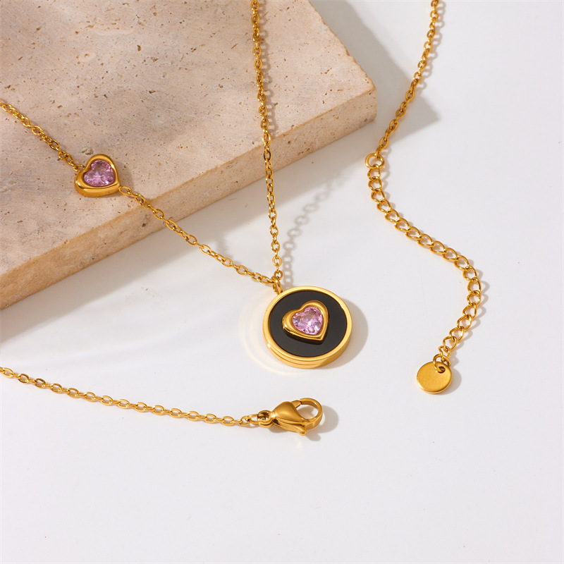 European and American fashionable and simple design, pink diamond heart-shaped round pendant chain, titanium steel gold-plated necklace details Picture