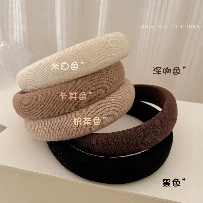 The Maillard hairband is a new high-end headwear for women, featuring a sponge hairpin in coffee color and a high top pressure on the head Application Scenario