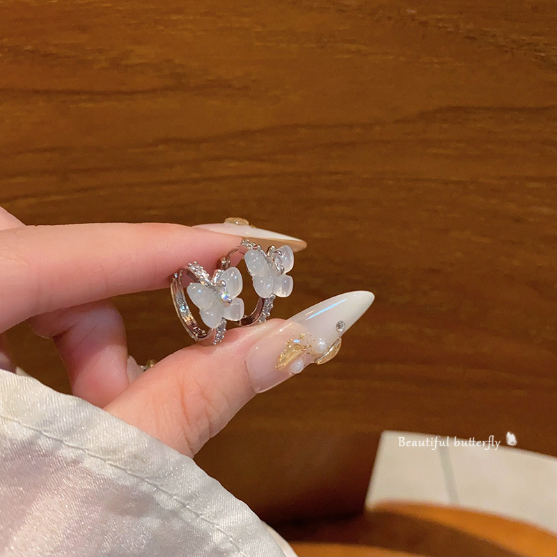 Super ethereal, butterfly cat's eye stone ear buckle, sweet, gentle, light luxury, versatile earrings, personalized and small earrings wholesale full figure