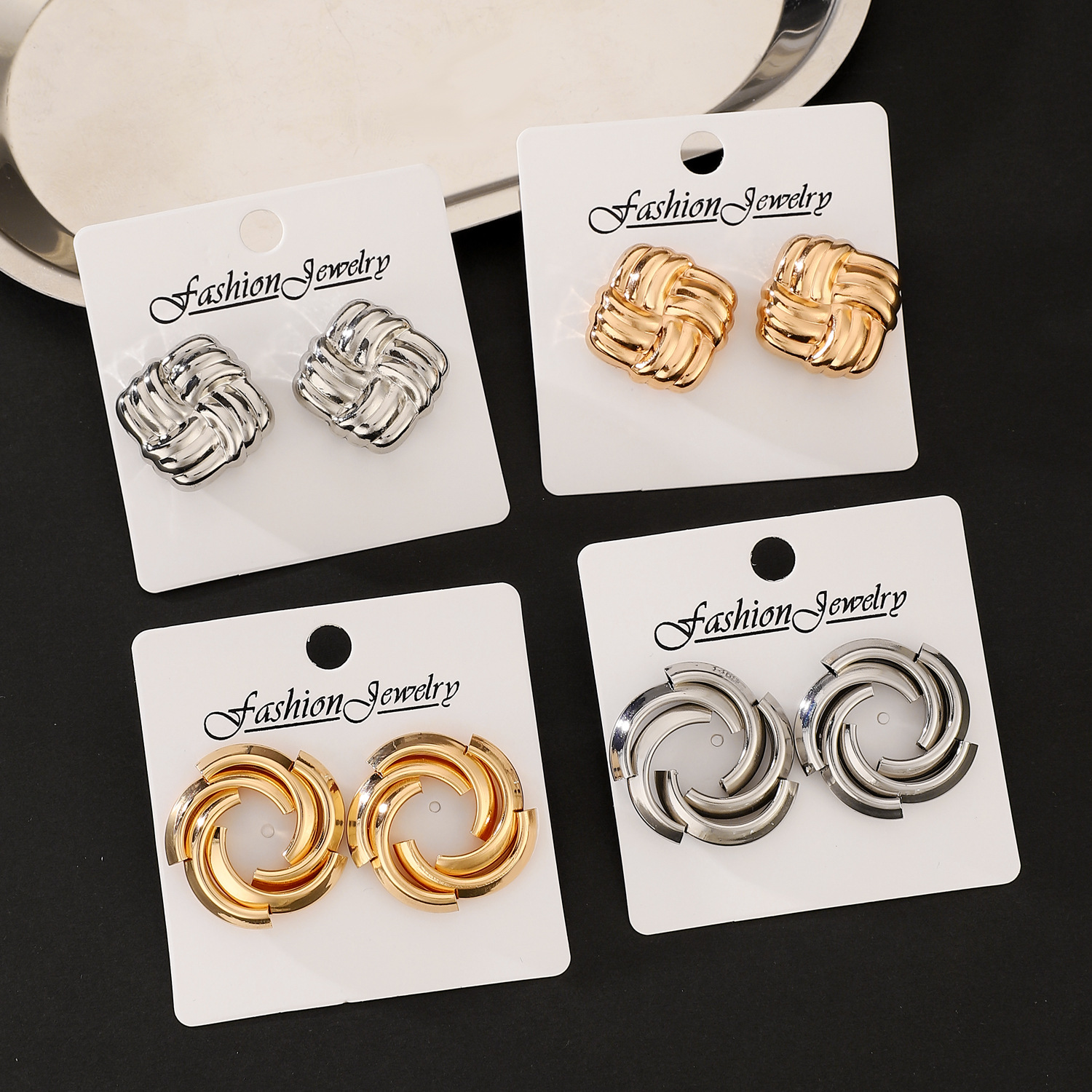 European and American high-end circular geometric twisted twist earrings, heart-shaped earrings, cross-border fashionable and personalized earrings for women details Picture