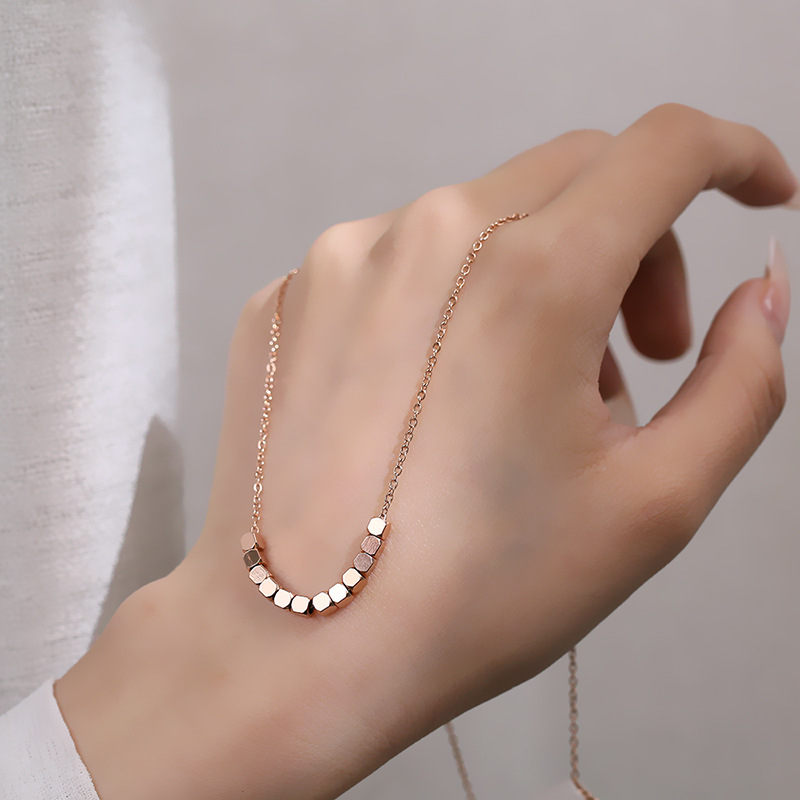 Simple and three-dimensional small square pendant, 18k rose gold, eight directions bringing wealth titanium steel necklace, female personality Internet celebrity collarbone chain full figure
