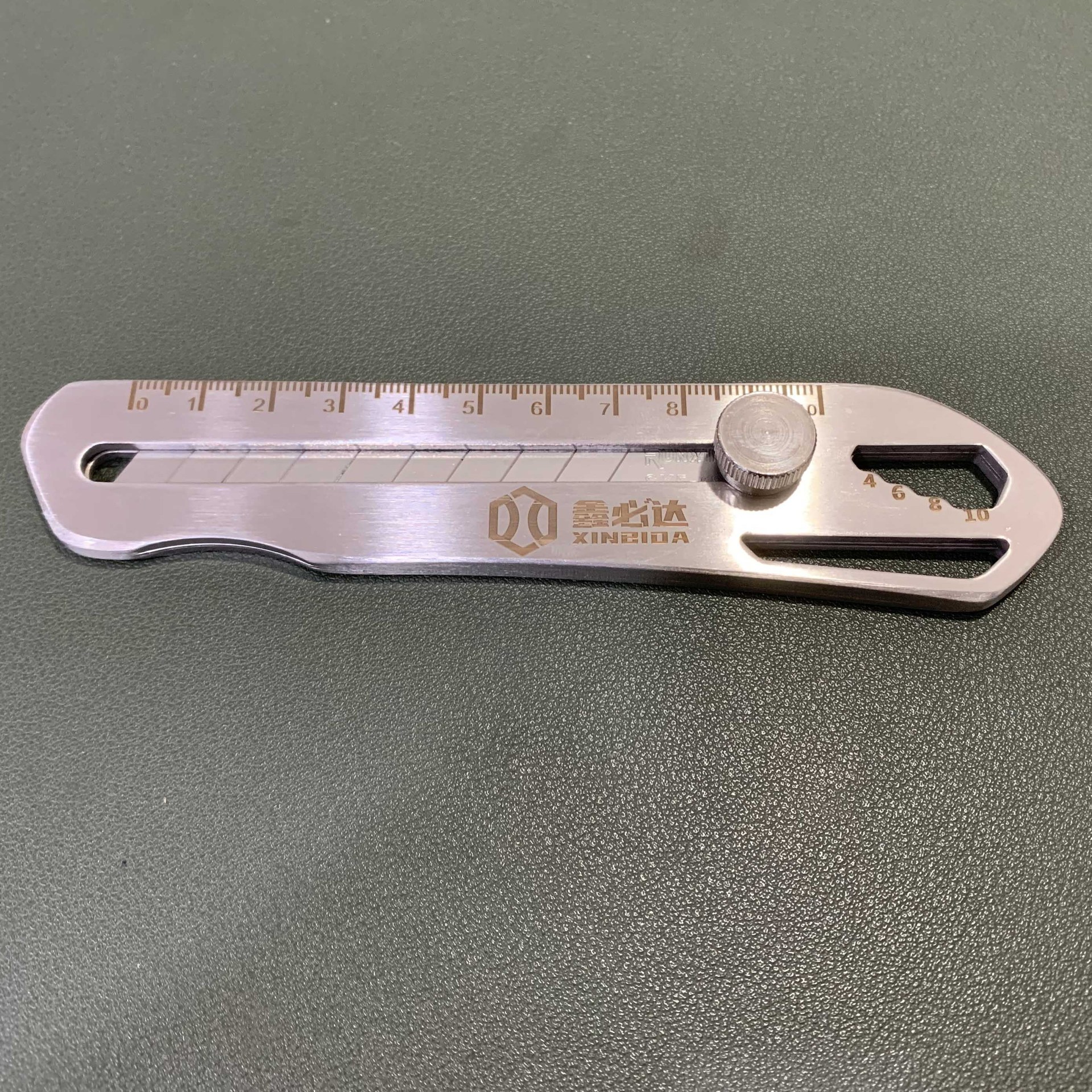 Factory wholesale 18 stainless steel utility knives, heavy-duty all-steel wallpaper knives, paper cutting knives, industrial-grade knives, unboxing knives, large sizes details Picture