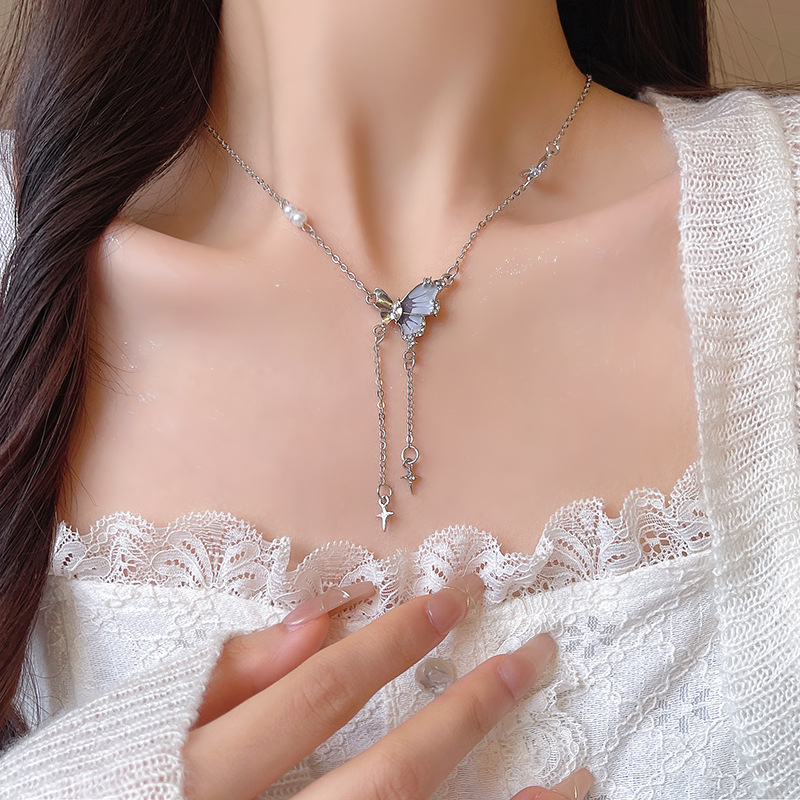 Super ethereal and exquisite butterfly tassel necklace, sweet and cool style for women, versatile and light luxury style, collarbone chain, high-end accessory necklace Application Scenario