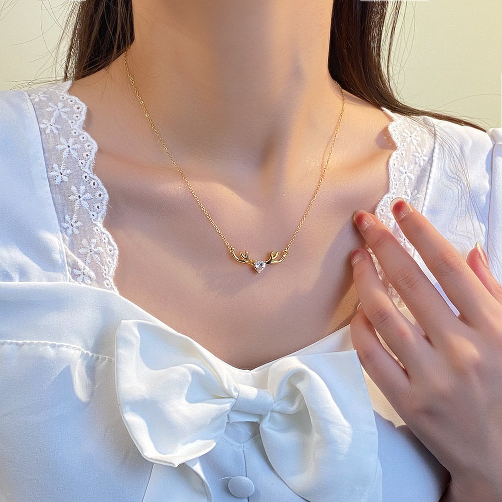 Korean-style simple antler pendant titanium steel necklace for women's fashion, versatile, internet-famous collarbone chain, niche design sense accessory details Picture