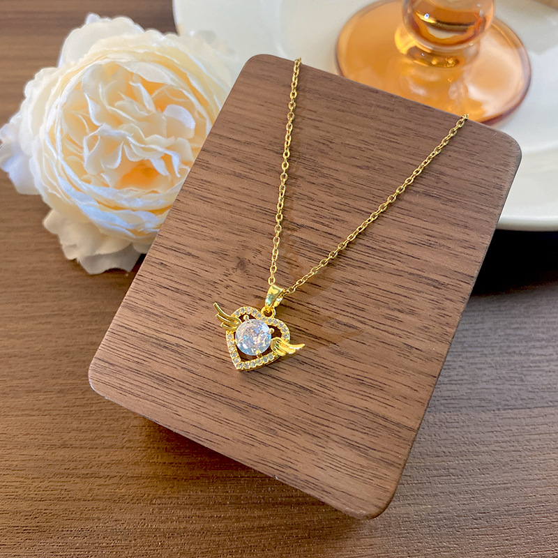 Small wing heart-shaped Zircon necklace for women, exquisite, versatile and fashionable collarbone chain, titanium steel light luxury design accessory wholesale Specification drawing