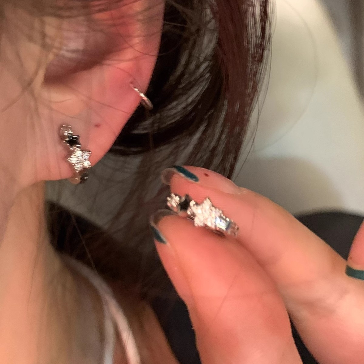 Star Zircon earrings for women, small, individual, high-end and elegant earrings, light luxury and versatile ear rings, wholesale of internet-famous earrings Specification drawing