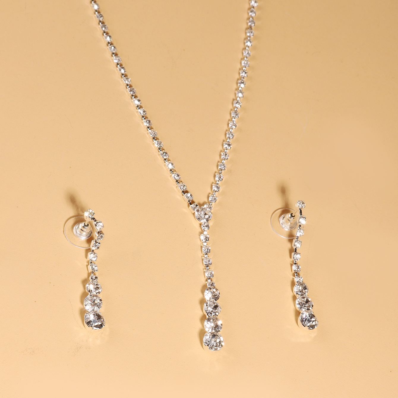 Wedding accessories: European and American Bridal jewelry, water drop and diamond necklace, earneedle set, two-piece set details Picture