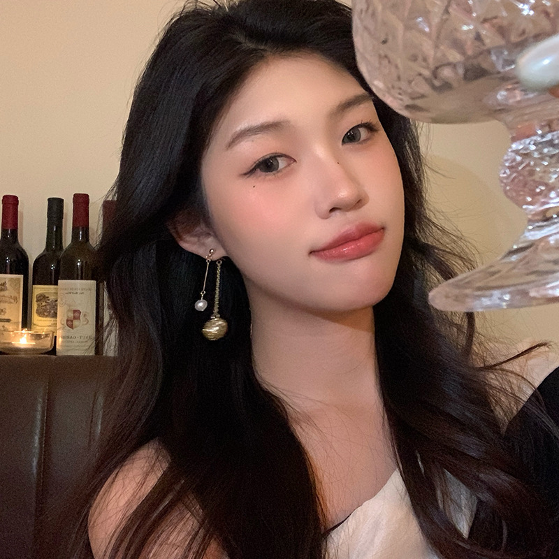 European and American hollowed-out wrapped pearl tassel earrings, women's light luxury style, versatile and high-end long earrings, popular earrings details Picture