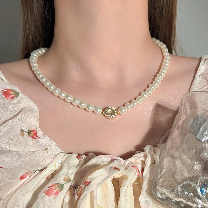 "Zhengyuan High-brightness Shijia Pearl Necklace for autumn and winter, handcrafted design, round ball magnetic clasp, French retro sweater chain. Specification drawing