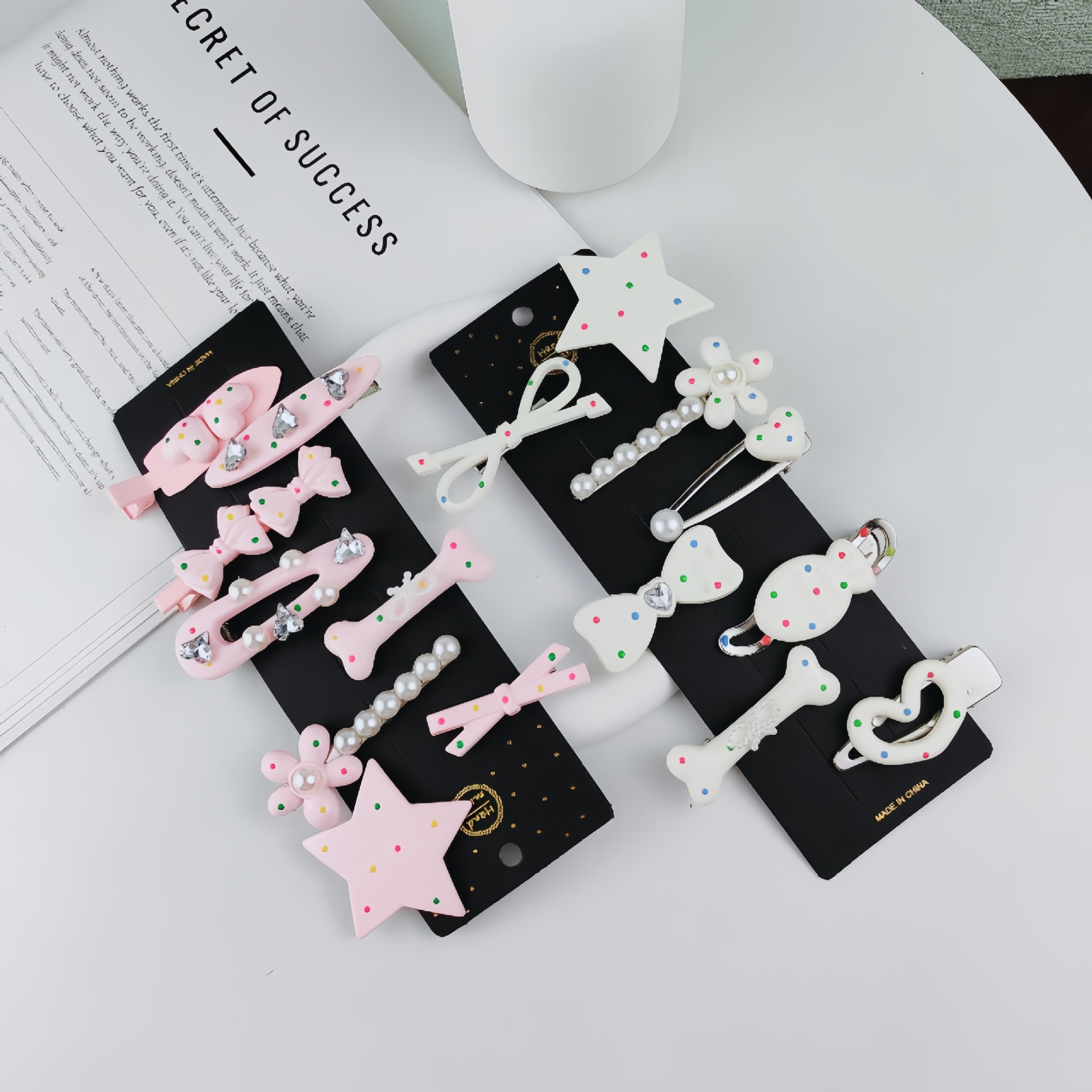 The new Star Children's hairpin is a one-line hairpin accessory for girls' forehead bangs with a metallic feel at the back of the baby's head full figure