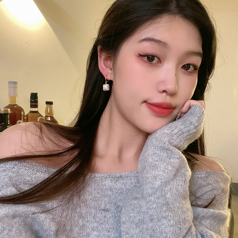 S925 Silver Needle Korean square mother-of-pearl earring women's niche design sense, simple and versatile, retro earrings wholesale Specification drawing