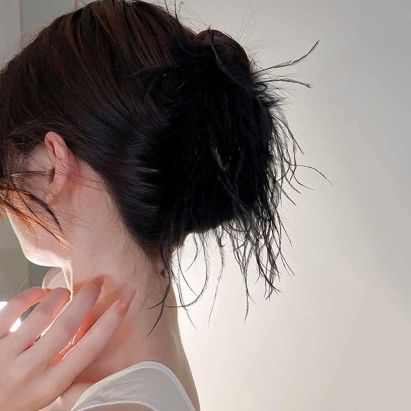 Large feather claw clip, black ostrich fur hair clip, high-end shark clip headwear for the back of women's heads, the same style as white deer Specification drawing