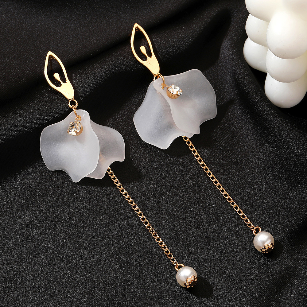 The new ice flower tassel earrings, a stylish long multi-layer crystal petal ear ring, are popular earrings in Dongdaemun, South Korea Specification drawing