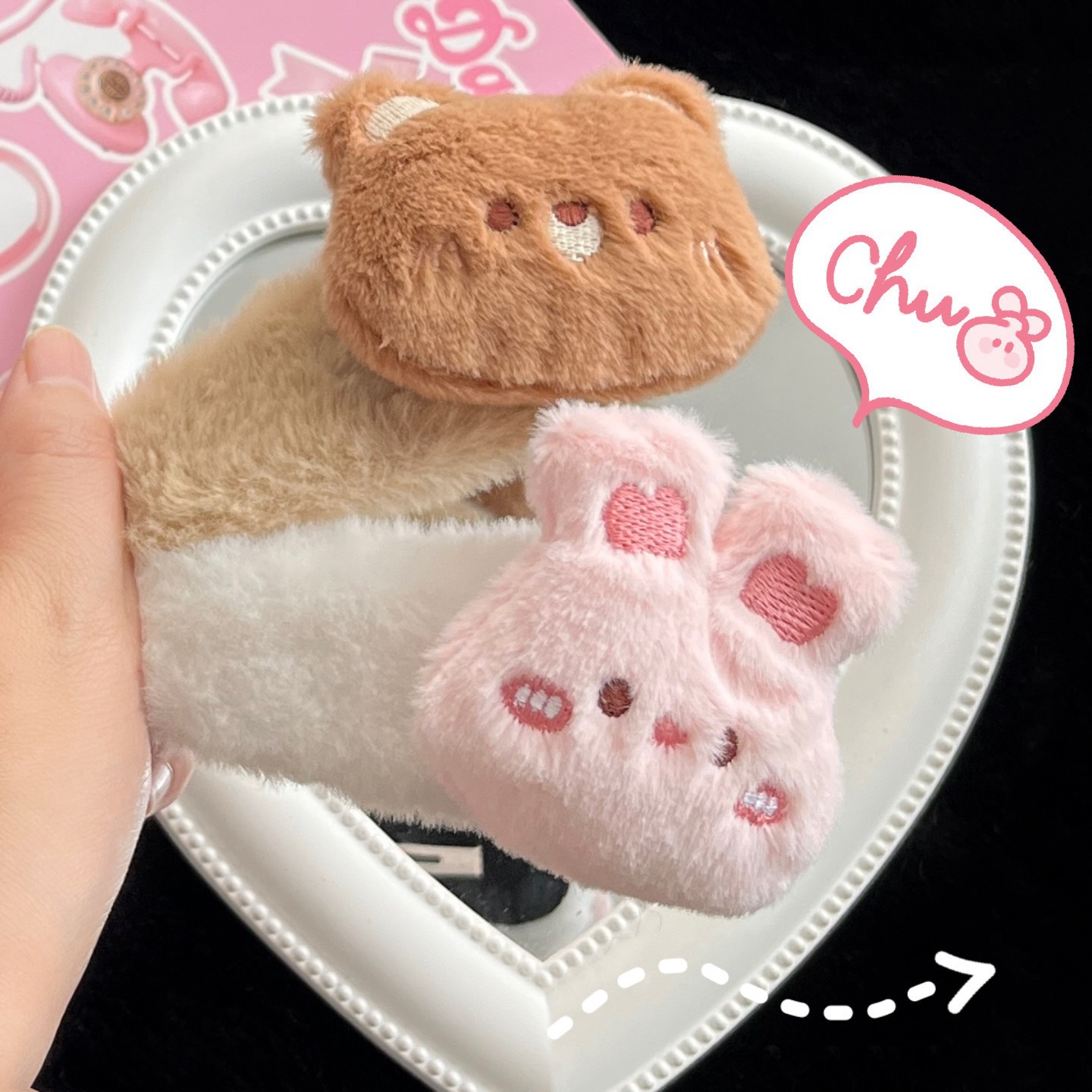Cute plush cartoon bear and rabbit large BB clip, sweet autumn and winter girl with fluffy hair accessories, hairpins and hair clips on the side Application Scenario