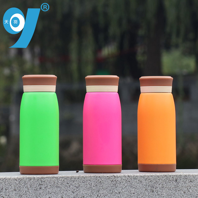 Wholesale manufacturer of 304 stainless steel insulated cups, solid-color water cups, direct supply for business gifts, portable and creative drinking cups full figure