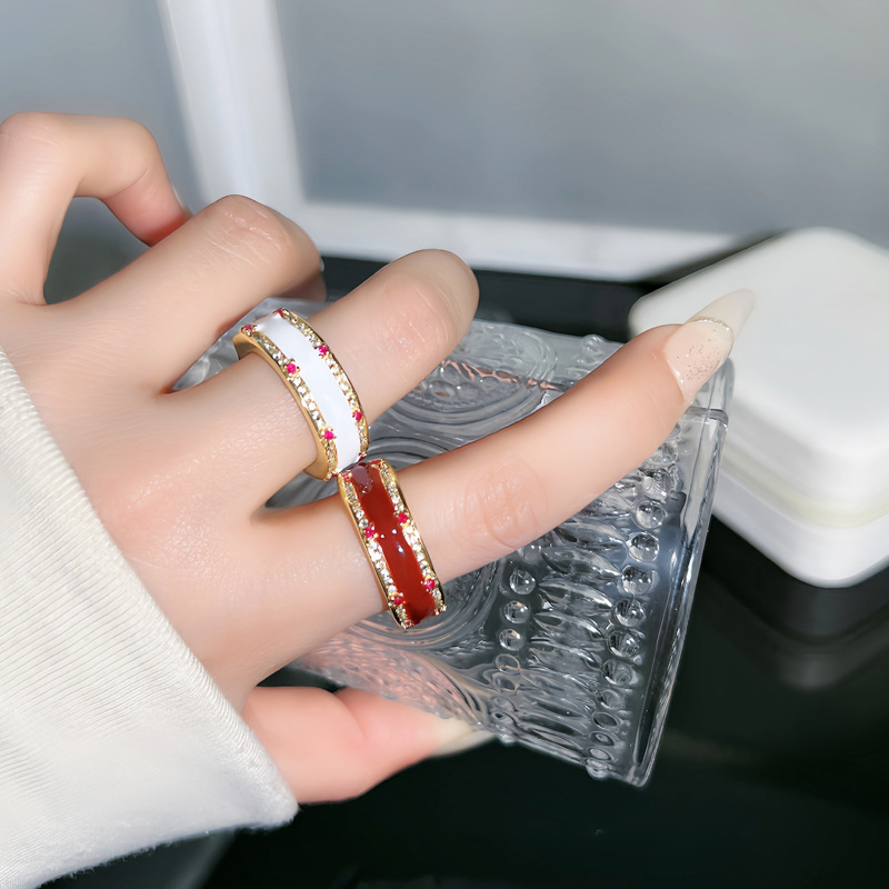 A light luxury wide-plate enamel drop glaze fashionable open ring with a neutral style and a high-end feel, a unique and niche retro ring Application Scenario