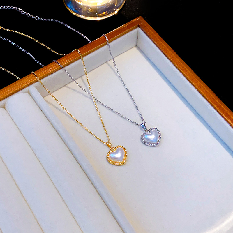 Korean pearl heart-shaped necklace, a unique and elegant lace light luxury collarbone chain, a versatile titanium steel accessory for Internet celebrities, wholesale details Picture
