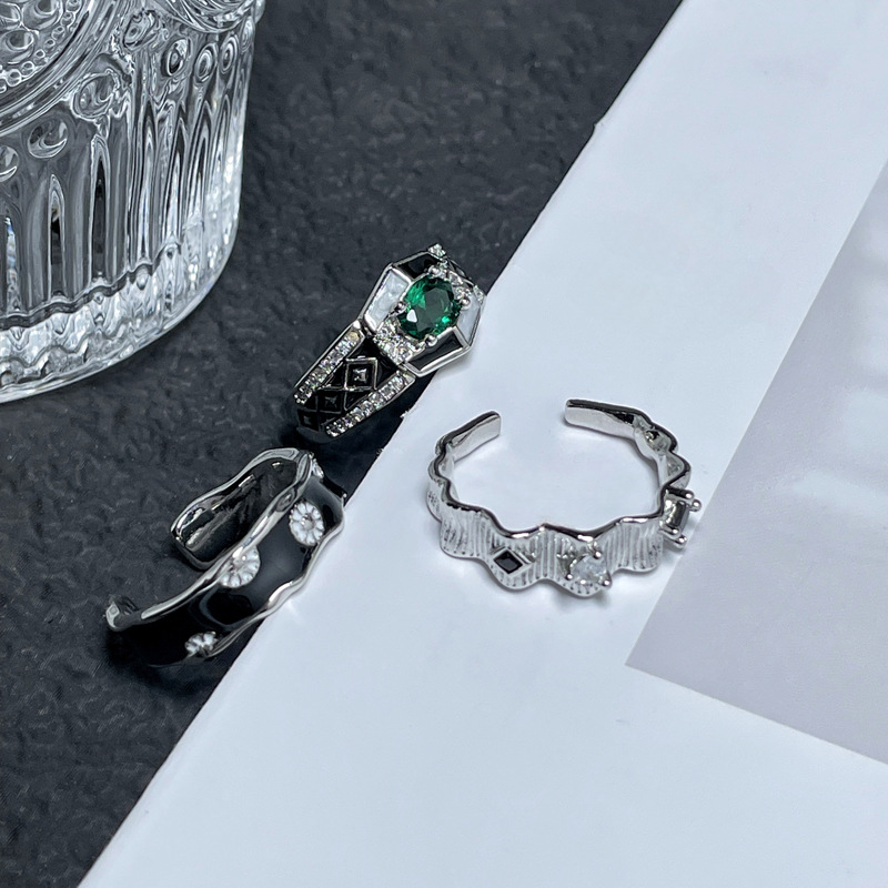 New court-style, high-end and elegant open ring, feminine androgynous style, emerald-like light luxury, versatile punk ring Specification drawing
