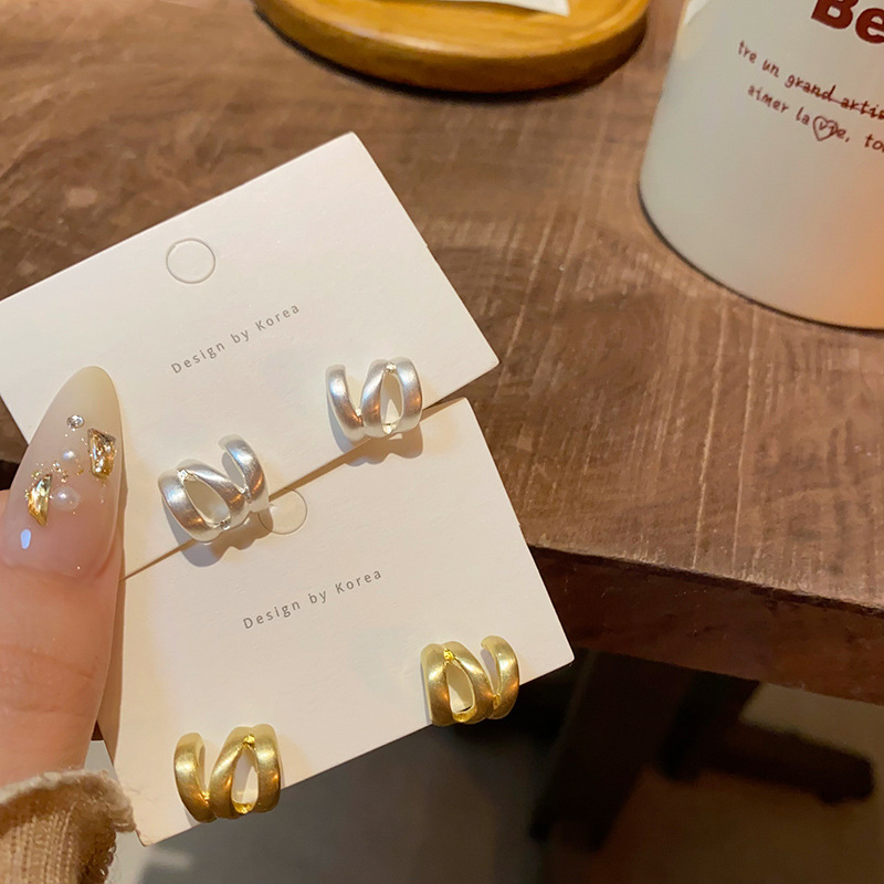 Brushed matte double-layer cross earrings for women, in a cold and minimalist style with a metallic feel, and high-end earrings Specification drawing