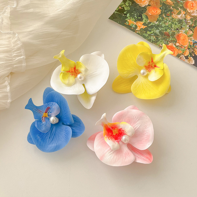 CCCRUI high-end Customization! Super fairy-like Phalaenopsis hair clip with a high-end look, flower duckbill clip, side bangs clip, and elegant hair accessory Application Scenario