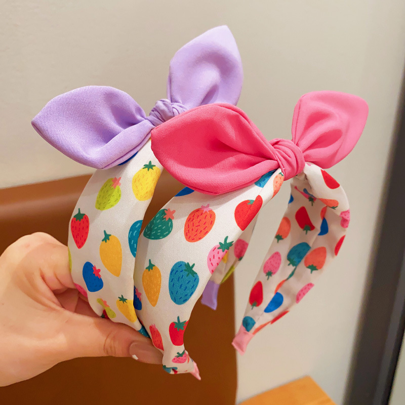 Children's three-dimensional rabbit ear hair band, cute strawberry fabric hair pressing headband, girls' non-constricting anti-slip party hair clip Application Scenario
