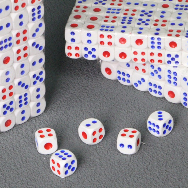 Dice dice sieve, white plastic dice with dots, KTV and bar drinking dice, 100 large dice full figure