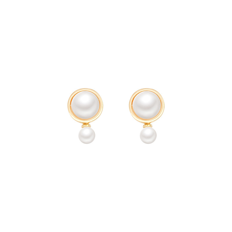 S925 Silver Needle Korean super fairy-like pearl stud earrings for women, fashionable and high-end, personalized and retro, popular online celebrity earrings wholesale Item Picture