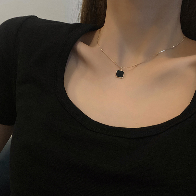 Ins-style hip-hop black dark geometric square necklace for women, new 2024, light luxury and niche design sense collarbone Specification drawing