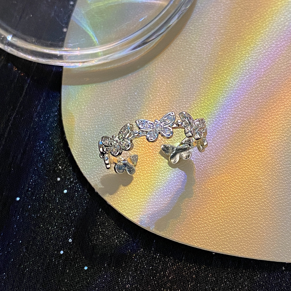 A fresh and sweet little butterfly necklace set with a Japanese and Korean style, featuring a unique design and exquisite zircon collarbone chain, is a versatile accessory Application Scenario