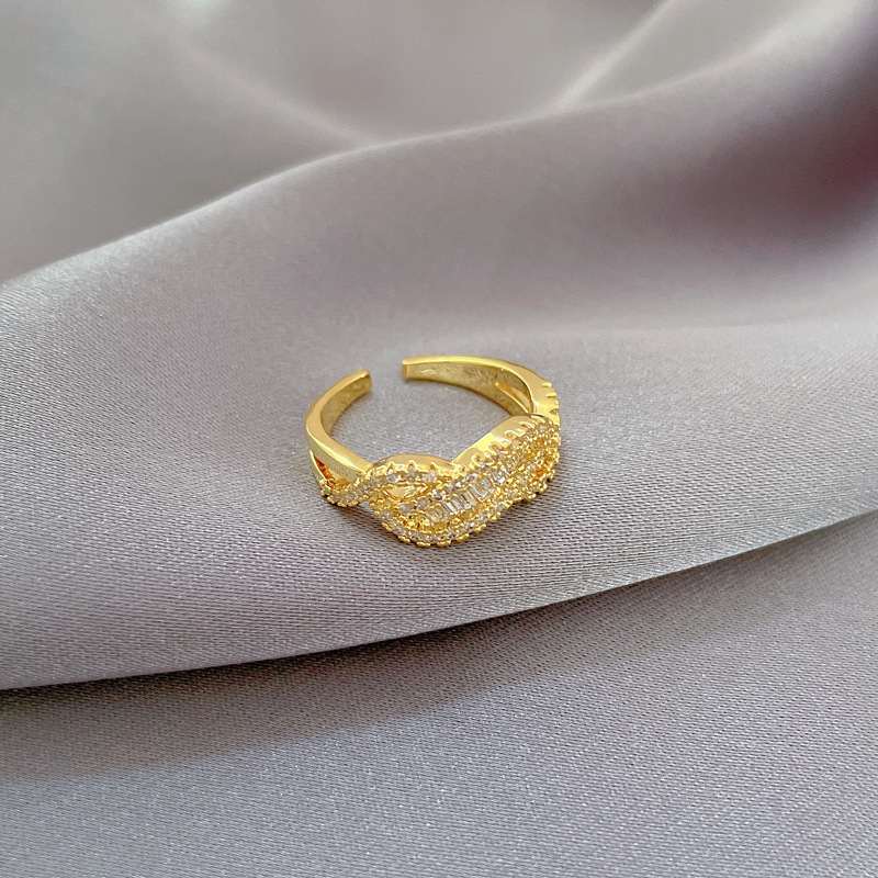 【 Real Gold 】 Cross-wound fashionable ring with adjustable opening, simple Japanese-style bracelet, couple rings Application Scenario