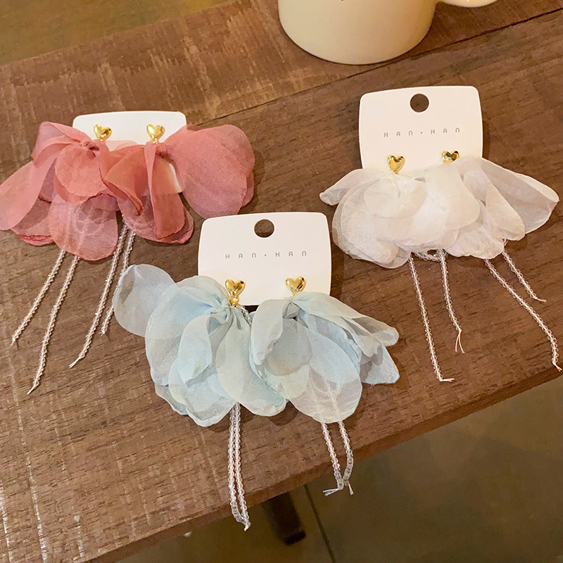 Seaside vacation style flower tassel earrings, feminine atmosphere, ethereal beaded earrings, 2025 new high-end earrings full figure