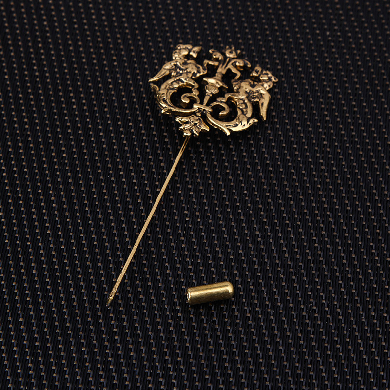 Z80 Cross-border Retro Double Lion Korean-style brooch, one-piece brooch, original and personalized pin, suit shirt accessory Application Scenario