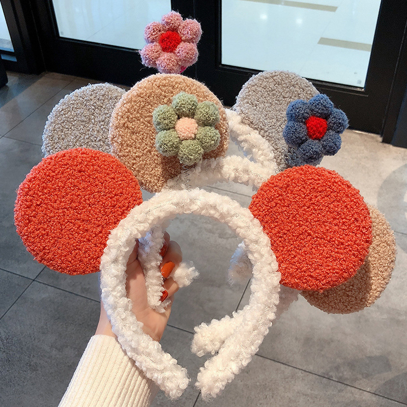Wholesale Korean version of Korean cute little flower hair band, plush anti-slip headband, hair tie and hair clip, versatile Application Scenario