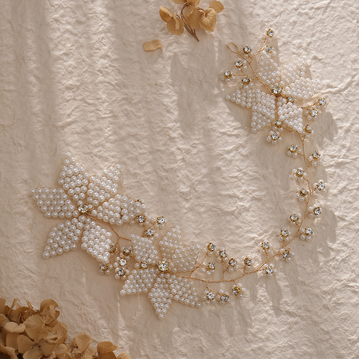 New exaggerated wedding headwear from Europe and America, cross-border beautiful handcrafted beaded headbands, floral headwear, wedding dress headbands details Picture