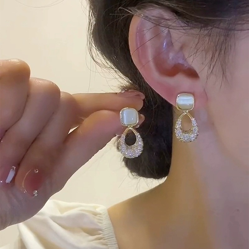 Exquisite full-diamond teardrop earrings, a niche design for women, cat's eye stone ear studs, versatile and elegant, high-end trendy earrings Specification drawing