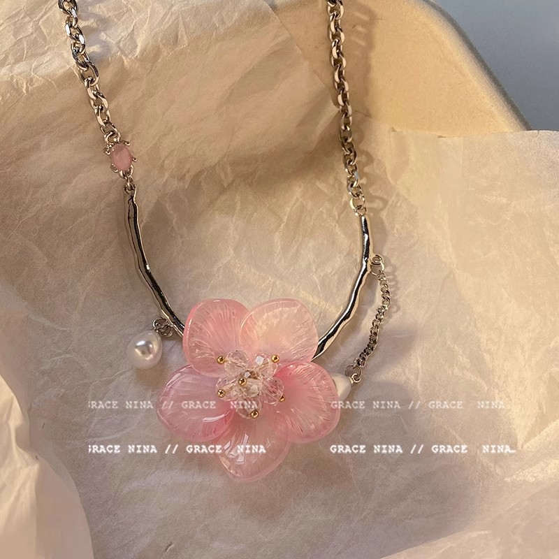 Sweet pink flower tassel necklace, a cool and feminine style, versatile and elegant collarbone chain, a high-end and light luxury bestseller details Picture