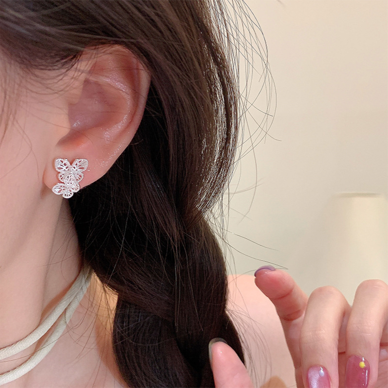 The cool and unique hollowed-out butterfly stud earrings feature a super ethereal French retro and versatile design. They are small and delicate earrings for women Specification drawing
