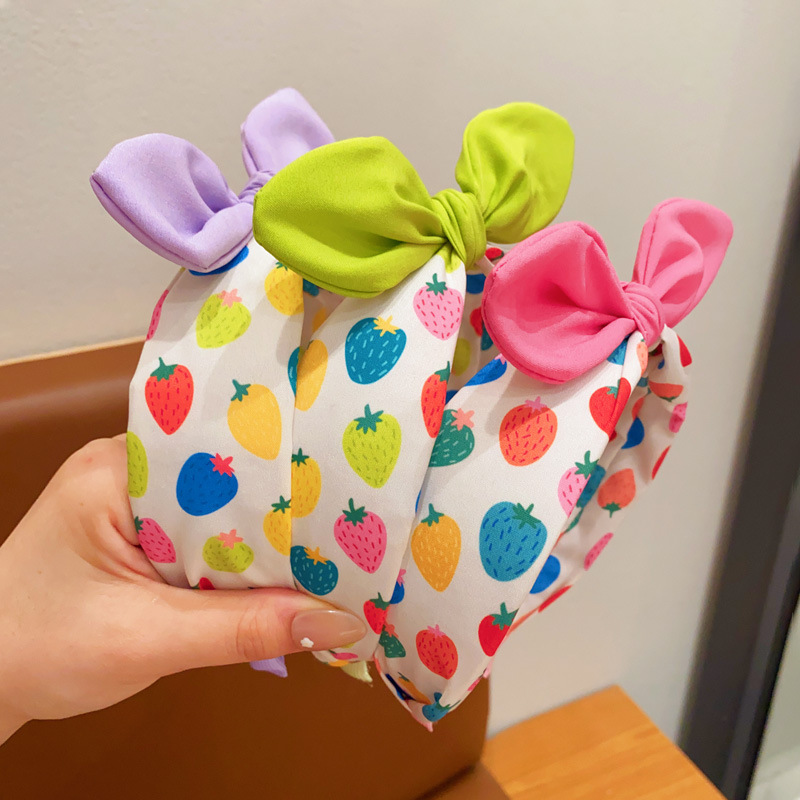Children's three-dimensional rabbit ear hair band, cute strawberry fabric hair pressing headband, girls' non-constricting anti-slip party hair clip full figure