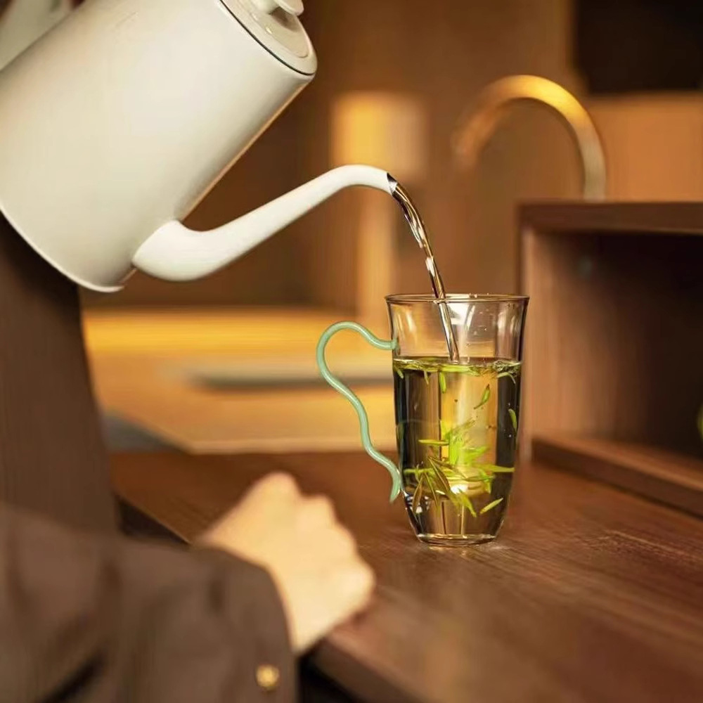 Chinese-style tea brewing cup, high borosilicate glass cup, household tea cup, ladies' juice cup, high appearance level, colorful handle narcissus green tea cup full figure