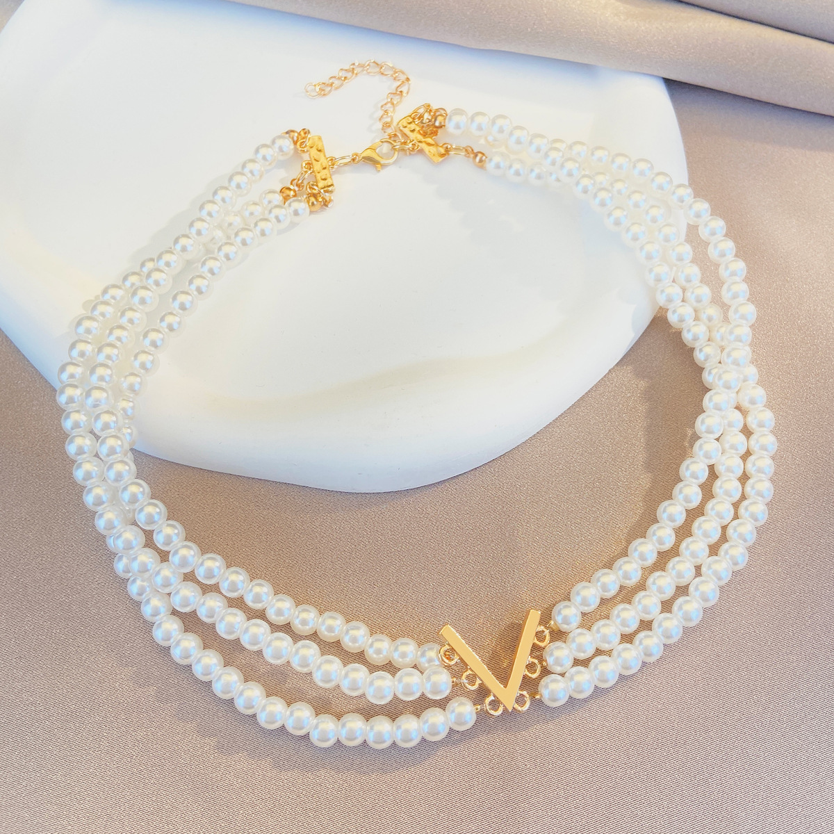 Cross-border new multi-layer pearl jewelry set for women, InS-style, European and American creative design V-shaped neckband bracelet set Specification drawing