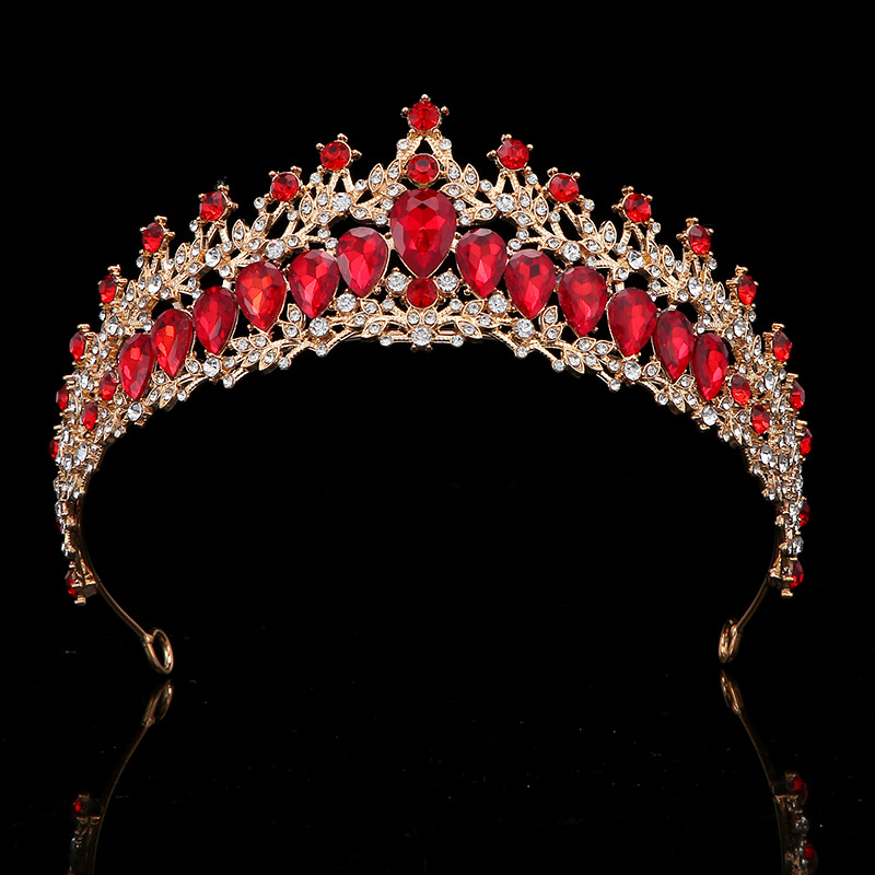 Wholesale of fashionable European and American crown headwear, Amazon's same style Baroque princess crown coming-of-age dress accessories Application Scenario
