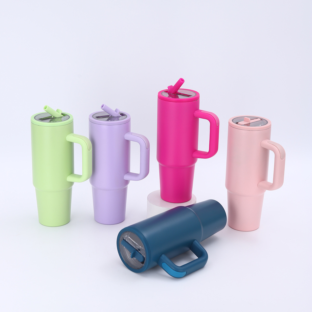 Cross-border 30OZ car cup, 304 stainless steel double-layer vacuum insulated cup with handle, portable straw cup full figure