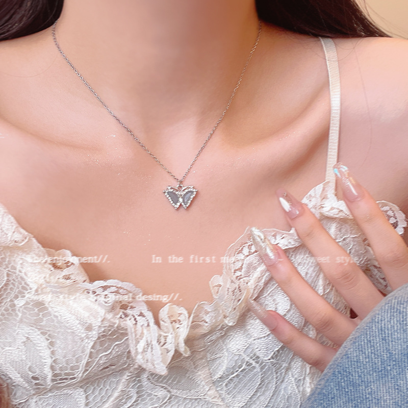 Ice crystal butterfly pendant necklace, a cold and elegant female style with a high-end diamond-encrusted collarbone chain, a versatile and stylish necklace accessory wholesale details Picture