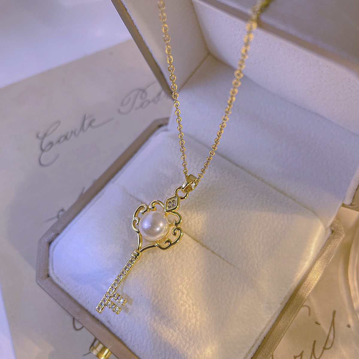 Gold simple pearl key necklace, women's copper pendant, gold-plated titanium steel collarbone chain, fashionable and versatile accessory Application Scenario