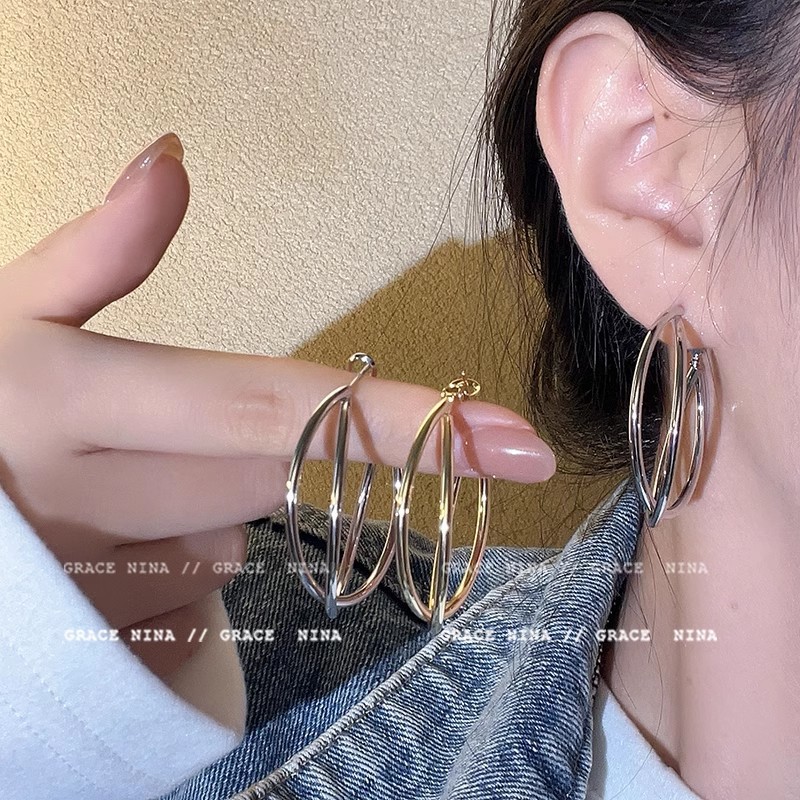 High-end double-layer exaggerated large circle earrings for women, light luxury, niche and high-end fashion, plain ring ear studs, elegant earrings full figure