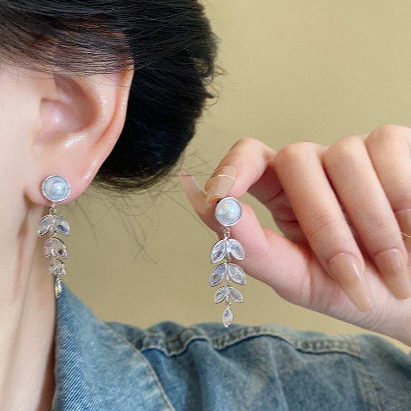 Wheat ear zircon tassel pearl earrings, women's light luxury, versatile, high-end and elegant stud earrings, 925 silver needle autumn and winter earrings details Picture