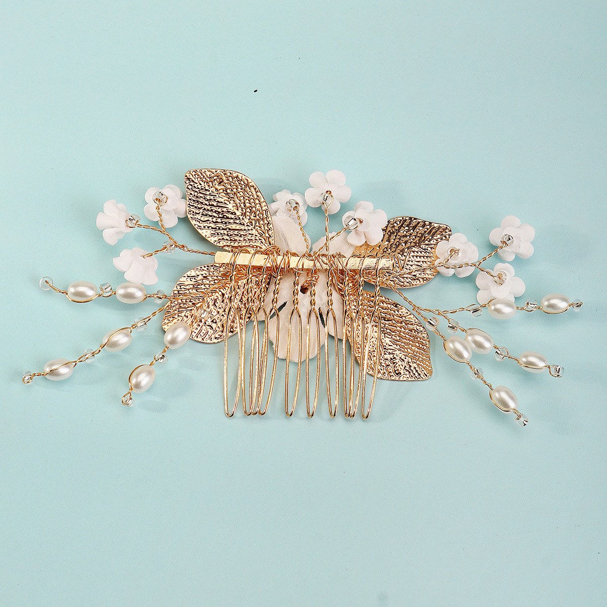 European and American cross-border bride headwear, hair bun, hair comb, wedding party, wedding dress, photo shoot, hair accessory, white soft clay flower hair comb Application Scenario