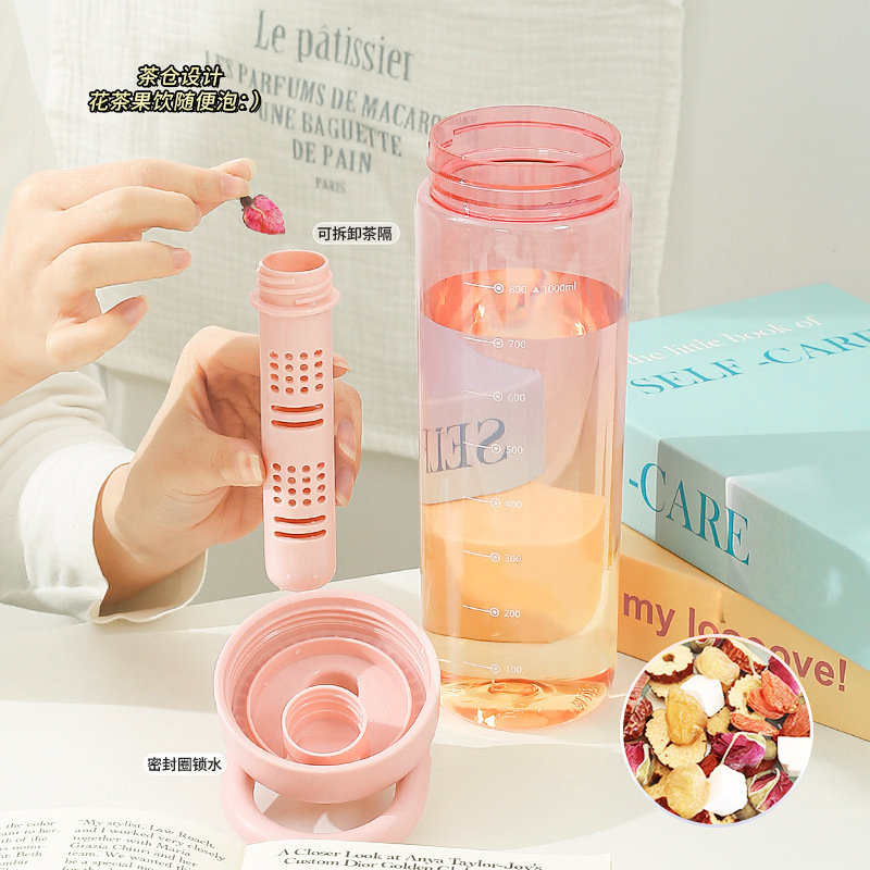Simple tea-making water cup with tea compartment, high appearance level, student fashion water bottle, gradient color, large-capacity direct drinking plastic cup Application Scenario